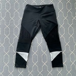 Onzie Cropped Legging Black, White & Mesh - Size S/M